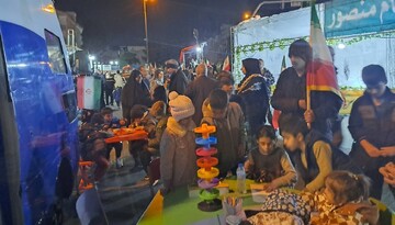 حضور کتابخانه سیار یار مهربان 9 شهرستان ری در تجمعات شبانه مردم در فلکه دوم تهرانپارس