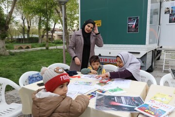 کتابخانه سیار قزوین میزبان کودکان در روزهای حماسه و پایداری