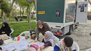 کتابخانه سیار قزوین میزبان کودکان در روزهای حماسه و پایداری