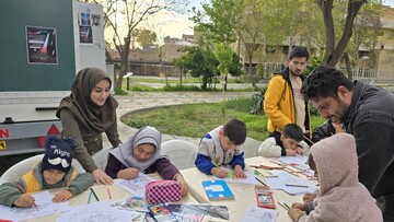کتابخانه سیار قزوین میزبان کودکان در روزهای حماسه و پایداری