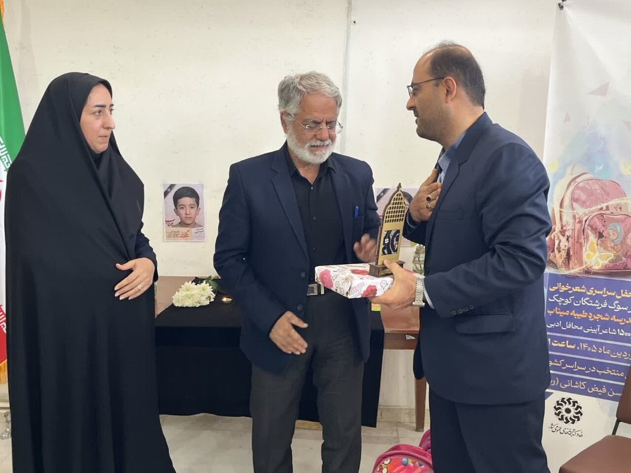 محفل شعر «نیمکت‌های آسمانی» در کاشان؛ یادبود شهدای میناب و سردار خلبان شهید مصطفی رضایی