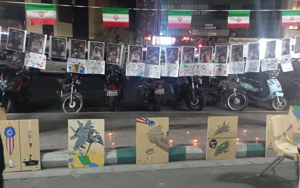 حضور کتابخانه سیار هدهد ۸ شهرستان ملارد در تجمع مردمی میدان صادقیه تهران