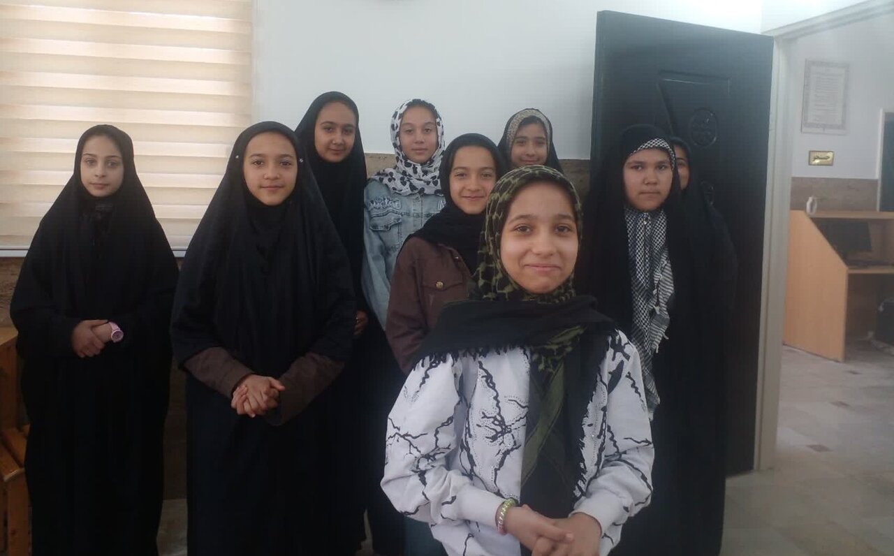 کارگاه تبیین جنگ رمضان ویژه دختران در کتابخانه علم و ادب شهرستان ملارد