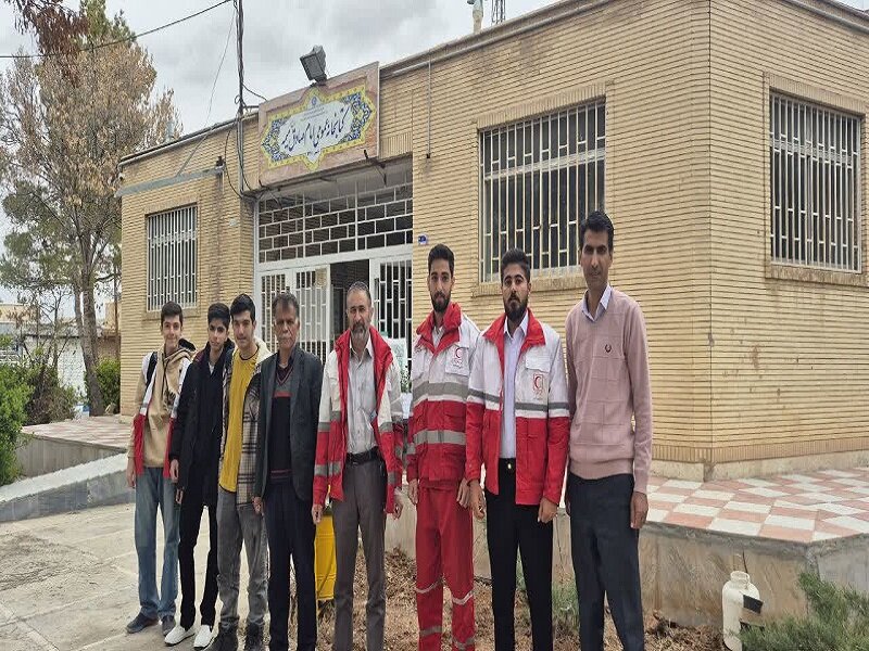 کاشت نهال مثمر در قالب پویش باغ امین در کتابخانه امام صادق(ع) شهر میمه