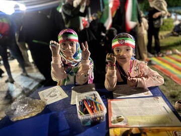 کتابخانه سیاریزد، میزبان کودکانیست که پای ایران ایستاده اند