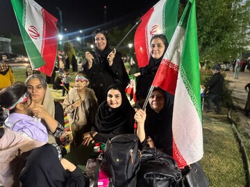 کتابخانه سیاریزد، میزبان کودکانیست که پای ایران ایستاده اند