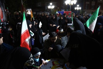 برنامه‌های فرهنگی کتابخانه سیار نهاد در تجمعات شبانه میدان شهدا
