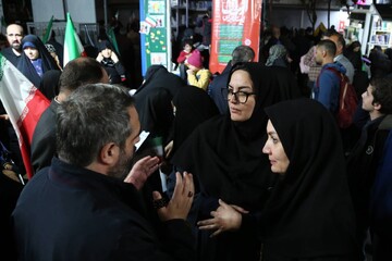 برنامه‌های فرهنگی کتابخانه سیار نهاد در تجمعات شبانه میدان شهدا
