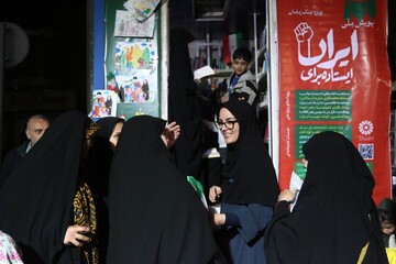 برنامه‌های فرهنگی کتابخانه سیار نهاد در تجمعات شبانه میدان شهدا