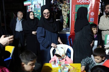 برنامه‌های فرهنگی کتابخانه سیار نهاد در تجمعات شبانه میدان شهدا