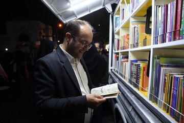 برنامه‌های فرهنگی کتابخانه سیار نهاد در تجمعات شبانه میدان شهدا