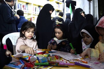 برنامه‌های فرهنگی کتابخانه سیار نهاد در تجمعات شبانه میدان شهدا