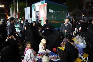 برنامه‌های فرهنگی کتابخانه سیار نهاد در تجمعات شبانه میدان شهدا