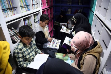 برنامه‌های فرهنگی کتابخانه سیار نهاد در تجمعات شبانه میدان شهدا