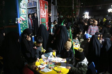 برنامه‌های فرهنگی کتابخانه سیار نهاد در تجمعات شبانه میدان شهدا