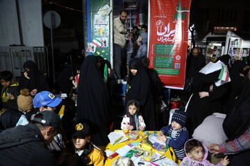 برنامه‌های فرهنگی کتابخانه سیار نهاد در تجمعات شبانه میدان شهدا