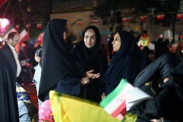 برنامه‌های فرهنگی کتابخانه سیار نهاد در تجمعات شبانه مردم تهران در فلکه دوم تهرانپارس