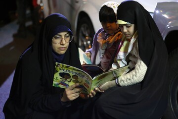 برنامه‌های فرهنگی کتابخانه سیار نهاد در تجمعات شبانه مردم تهران در فلکه دوم تهرانپارس