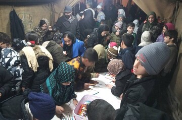 برپایی میز خدمت در چهل و چهارمین شب تجمع مردمی امت حزب الله شهرستان فیروزکوه
