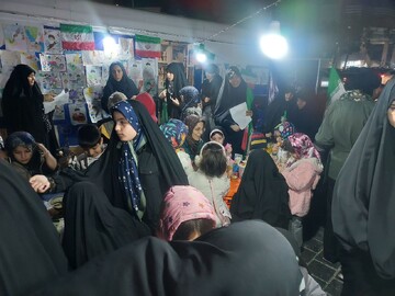 حضور کتابخانه سیار یار مهربان ۹ شهرستان ری در تجمعات شبانه مردم در فلکه دوم تهرانپارس