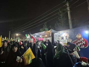 هفتمین شب حضور کتابخانه سیار یار مهربان ۱۰ شهرستان شمیرانات در تجمعات شبانه مردمی در میدان قائم سوهانک