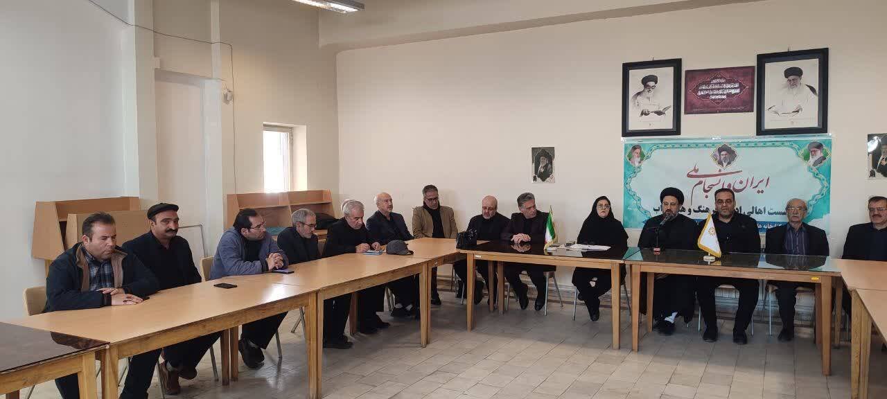 نشست فرهنگی «ایران و انسجام ملی» در کتابخانه عمومی اشراقی سراب برگزار شد