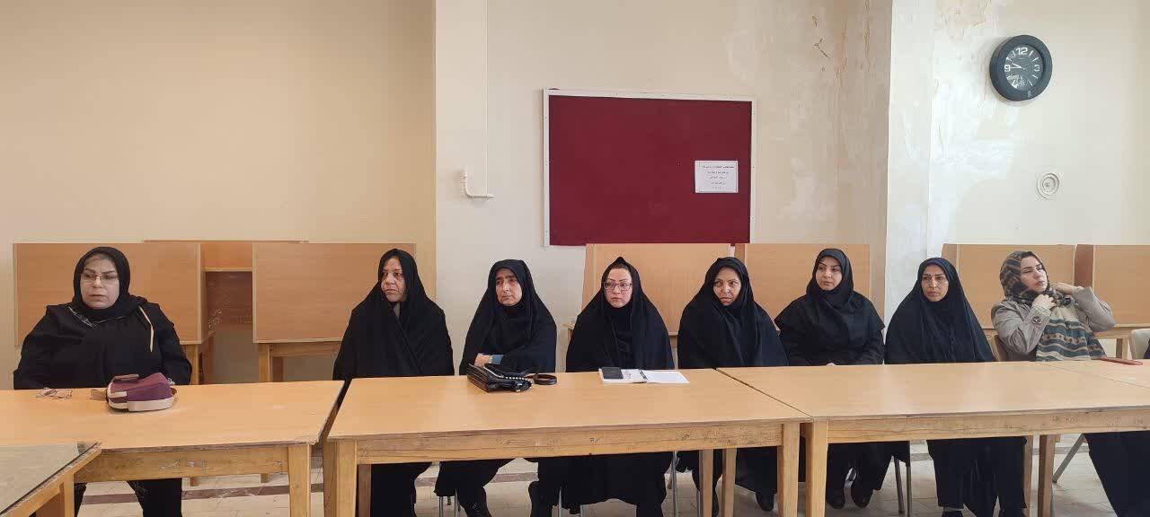 نشست فرهنگی «ایران و انسجام ملی» در کتابخانه عمومی اشراقی سراب برگزار شد