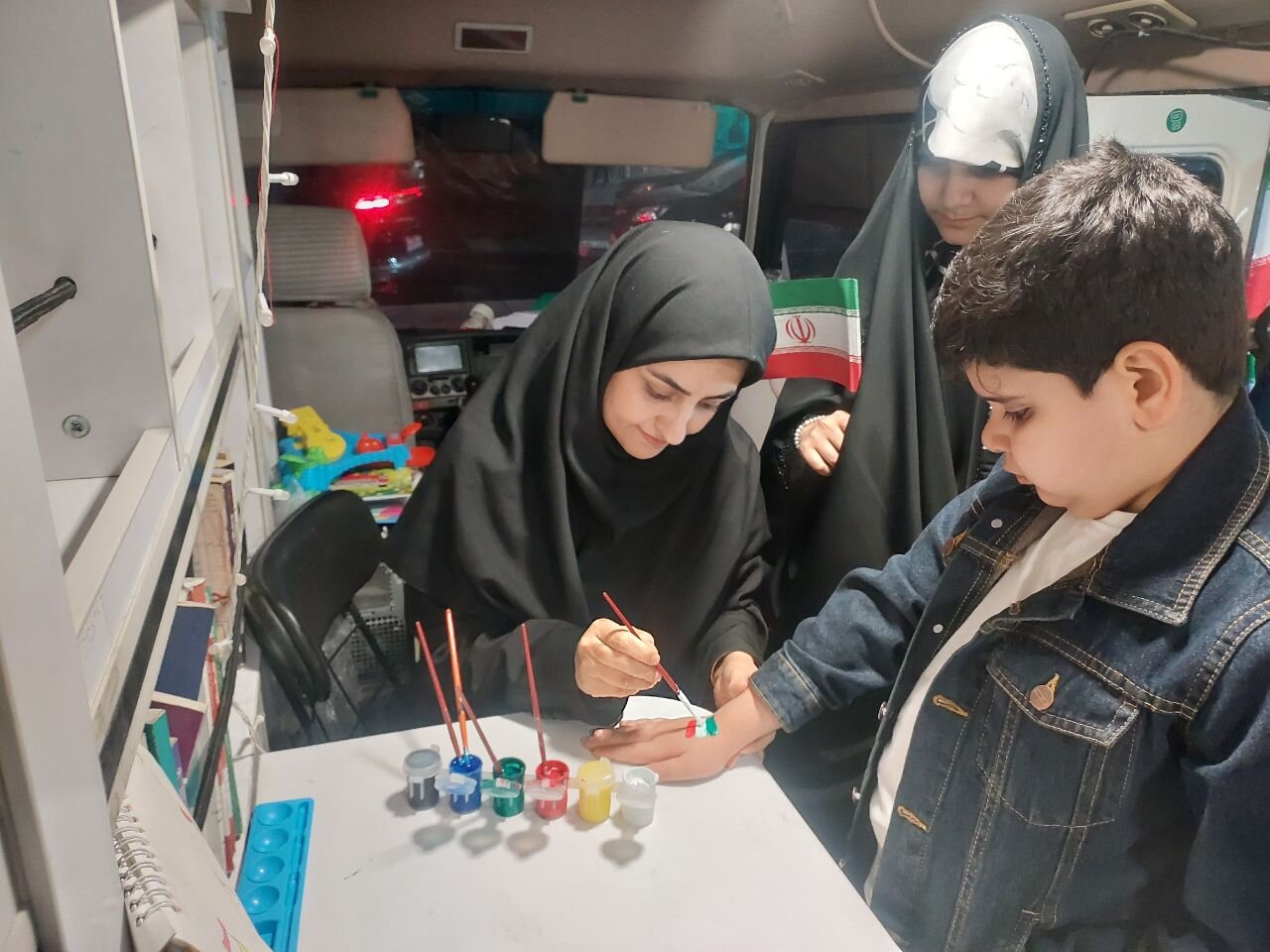 روایتی از اجرای برنامههای فرهنگی در تجمعات شبانه مردم غیور تهران در محله تهرانپارس