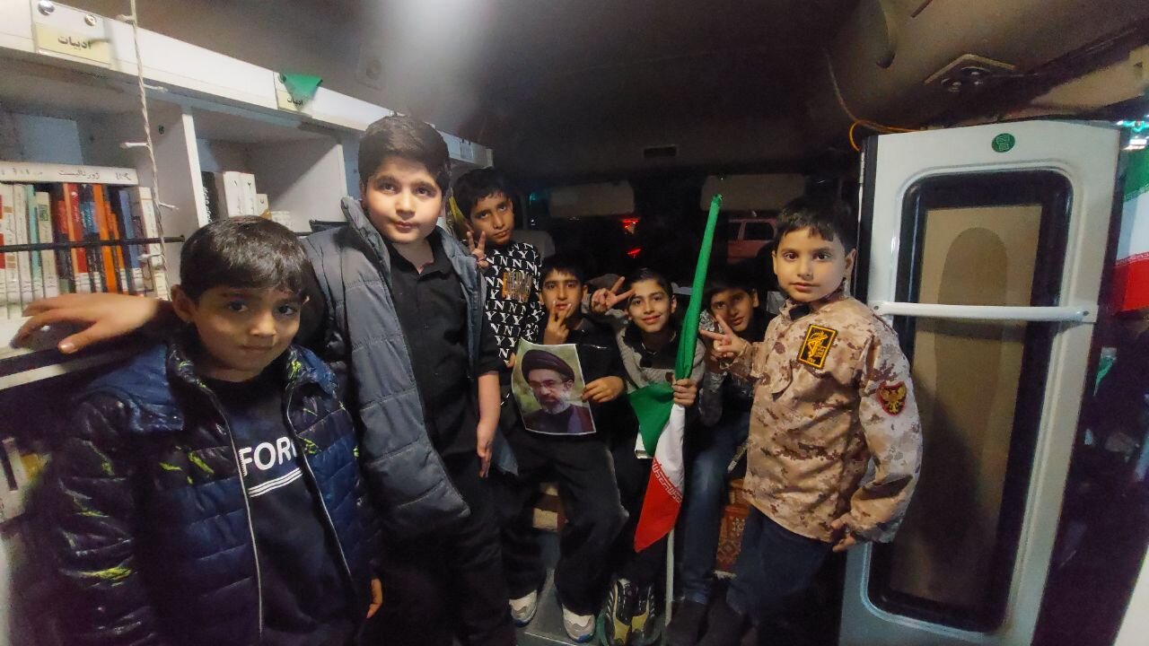 روایتی از اجرای برنامههای فرهنگی در تجمعات شبانه مردم غیور تهران در محله تهرانپارس