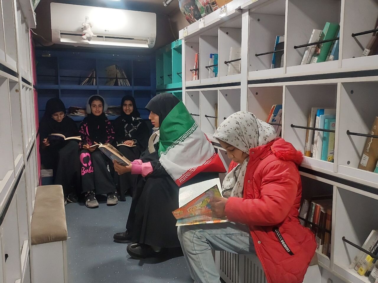 روایتی از اجرای برنامههای فرهنگی در تجمعات شبانه مردم غیور تهران در محله تهرانپارس