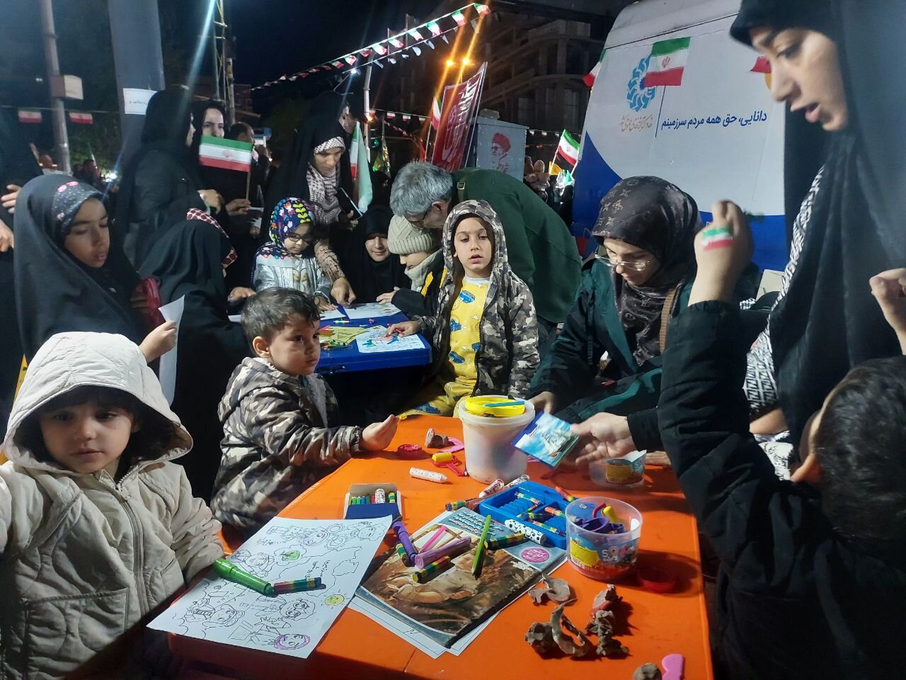روایتی از اجرای برنامههای فرهنگی در تجمعات شبانه مردم غیور تهران در محله تهرانپارس