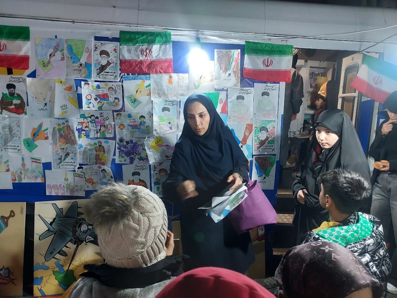 روایتی از اجرای برنامههای فرهنگی در تجمعات شبانه مردم غیور تهران در محله تهرانپارس
