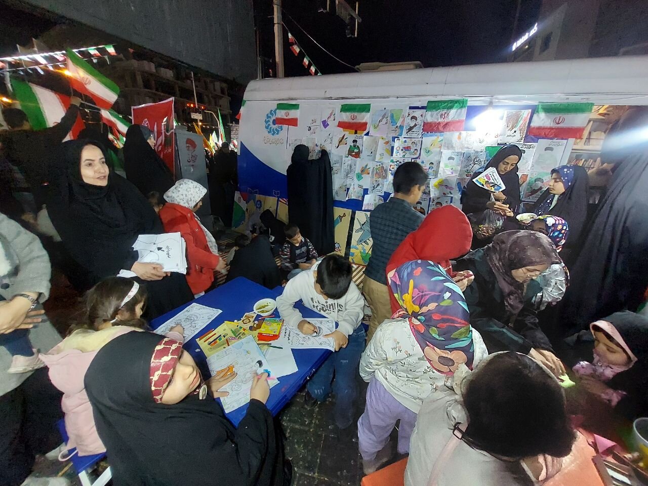 روایتی از اجرای برنامههای فرهنگی در تجمعات شبانه مردم غیور تهران در محله تهرانپارس