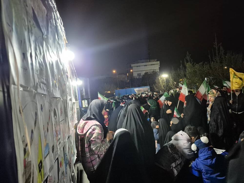 حضور کتابخانه یار مهربان ۱۰  در تجمعات شبانه مردمی در  میدان قائم سوهانک