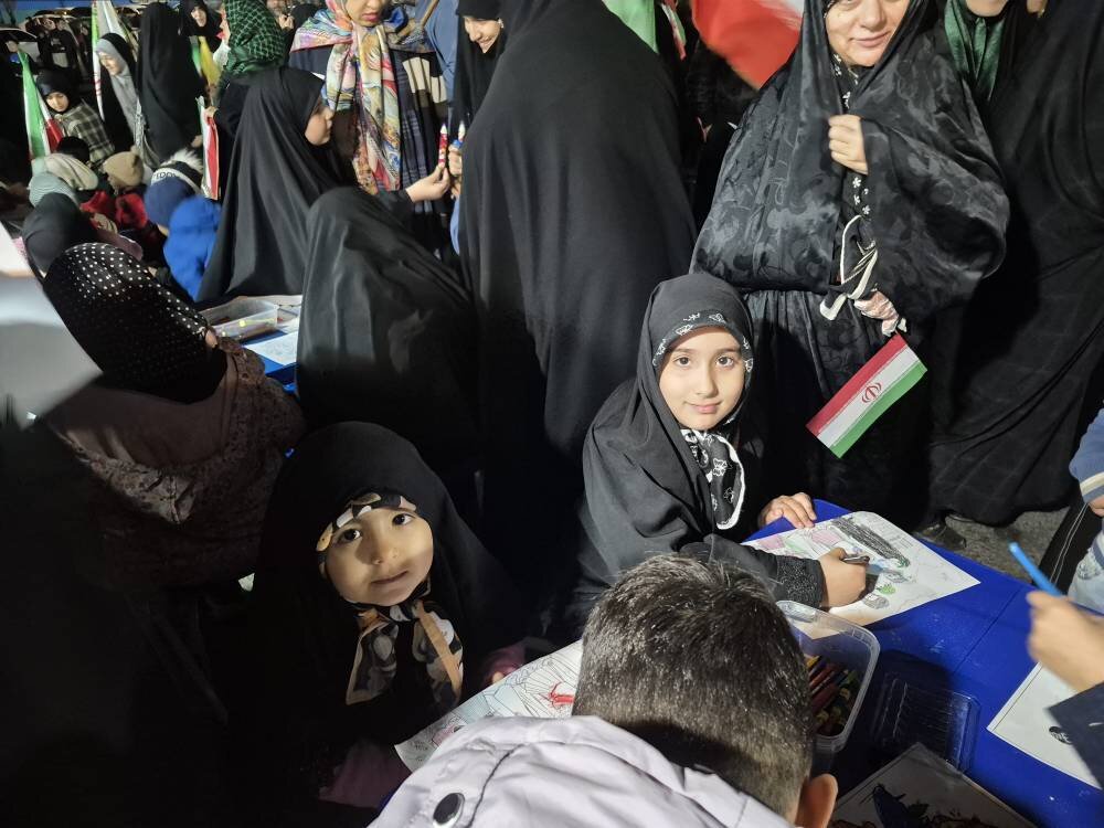 حضور کتابخانه یار مهربان ۱۰  در تجمعات شبانه مردمی در  میدان قائم سوهانک