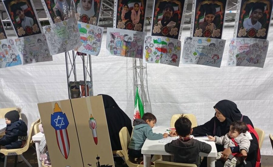 حضور فعال کتابخانه سیار هدهد ۸ شهرستان ملارد در تجمعات پرافتخار میدان صادقیه تهران