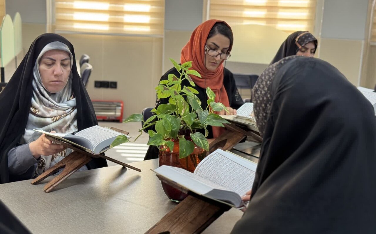 «همدلی مادرانه»؛ با برگزاری آیین دعا و قرآن‌خوانی در کتابخانه شهید آوینی ملارد
