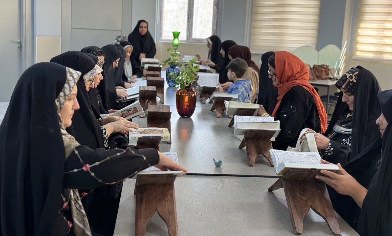 «همدلی مادرانه»؛ با برگزاری آیین دعا و قرآنخوانی در کتابخانه شهید آوینی ملارد