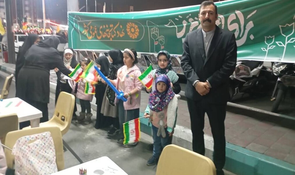 حضور فعال کتابخانه سیار هدهد ۸ شهرستان ملارد در تجمعات پرافتخار میدان صادقیه تهران
