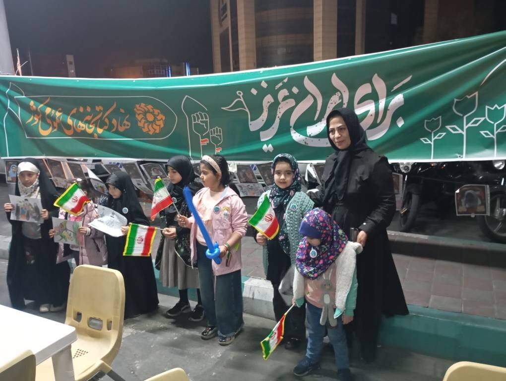 حضور فعال کتابخانه سیار هدهد ۸ شهرستان ملارد در تجمعات پرافتخار میدان صادقیه تهران