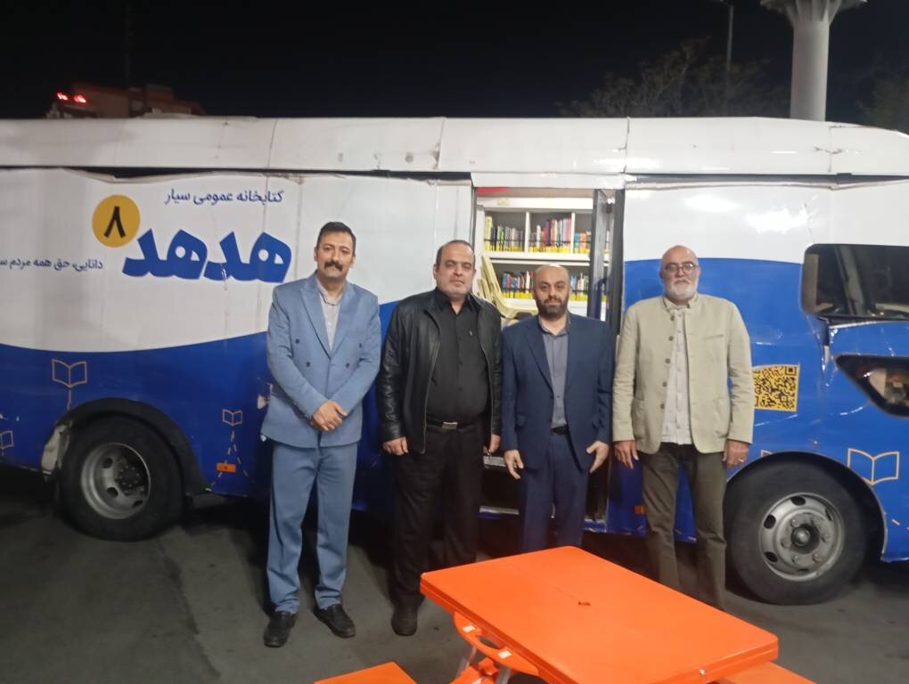 حضور فعال کتابخانه سیار هدهد ۸ شهرستان ملارد در تجمعات پرافتخار میدان صادقیه تهران