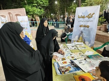 کتابداران شهرستان اردکان روایتگر " ایستاده برای ایران" در تجمعات شبانه