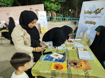 کتابداران شهرستان اردکان روایتگر " ایستاده برای ایران" در تجمعات شبانه