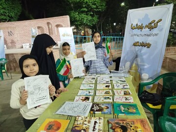 کتابداران شهرستان اردکان روایتگر " ایستاده برای ایران" در تجمعات شبانه