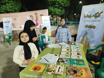 کتابداران شهرستان اردکان روایتگر " ایستاده برای ایران" در تجمعات شبانه
