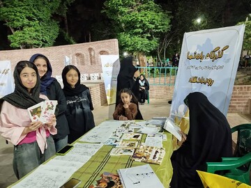 کتابداران شهرستان اردکان روایتگر " ایستاده برای ایران" در تجمعات شبانه