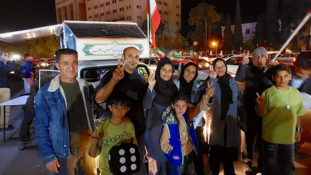 کتابخانه سیار، پیشگام روشنگری در شبهای حماسه شیراز