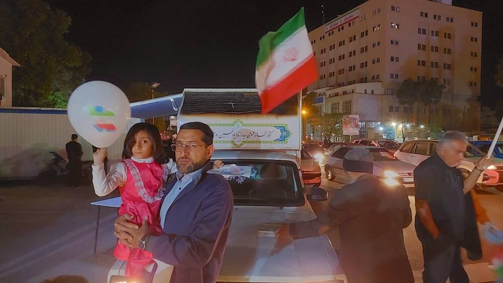 کتابخانه سیار، پیشگام روشنگری در شبهای حماسه شیراز