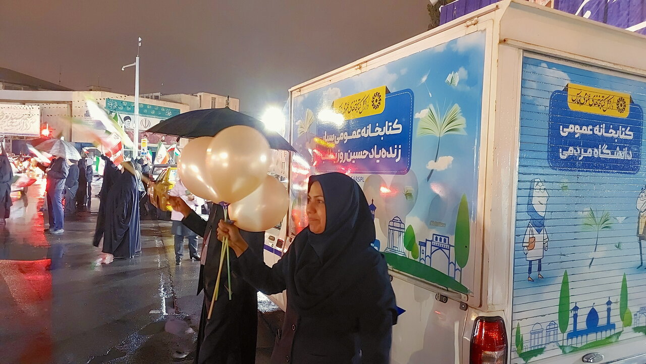 کتابخانه سیار، پیشگام روشنگری در شبهای حماسه شیراز