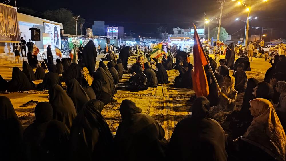 «سنگر فرهنگی» کتابخانه شهدای ملاثانی در جمع شبانه مردم باوی؛ روایت قصه، نمایشگاه کتاب و ایستگاه نقاشی برای قهرمانان کوچک
